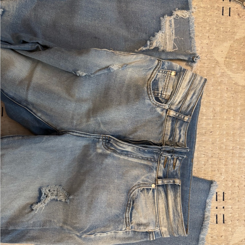 Women’s Light Blue Distressed Jeans
